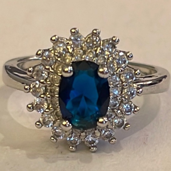 Ring size 8 - Picture 1 of 4